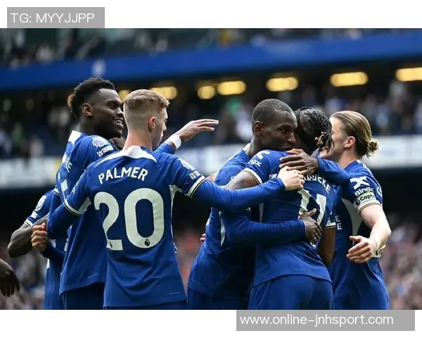 豪门足球风云激战正酣猛虎射门展现绝佳技艺与团队精神